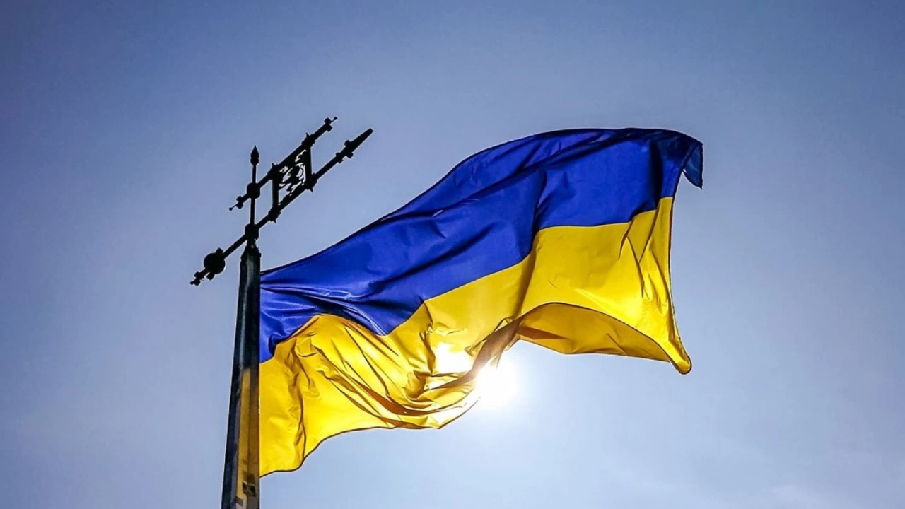 Украинските граничари поставиха нов знак на Змийския остров този уикенд