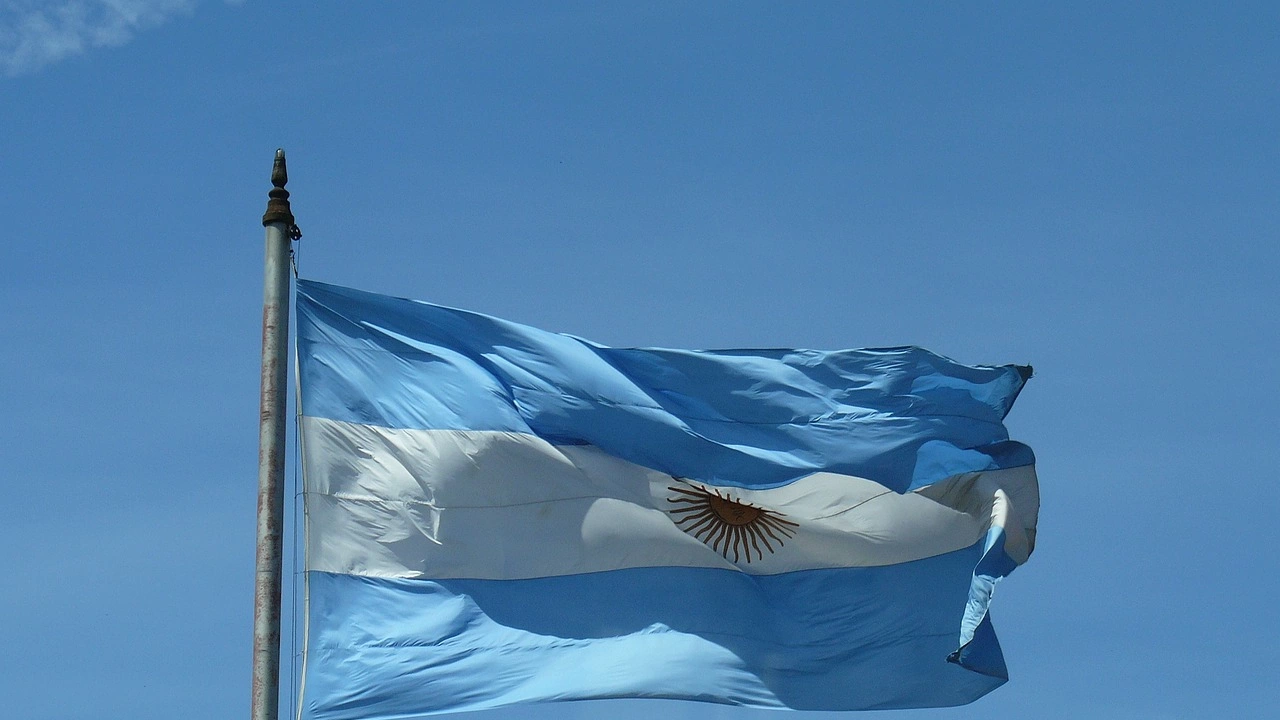 Аржентинците изтощени от инфлацията и разочаровани от политиката гласуват днес