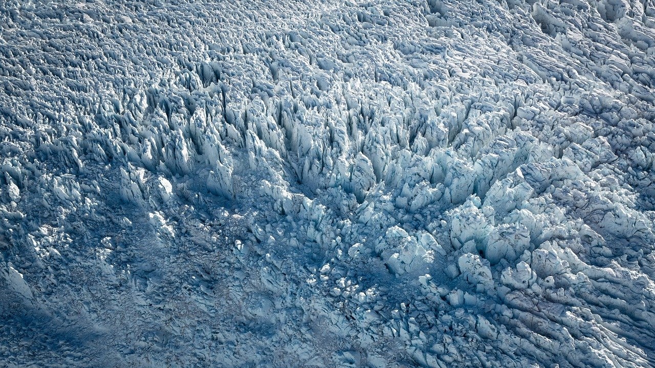 Учени с предупреждение: Светът трябва да защити екосистемите, засегнати от топящите се ледници