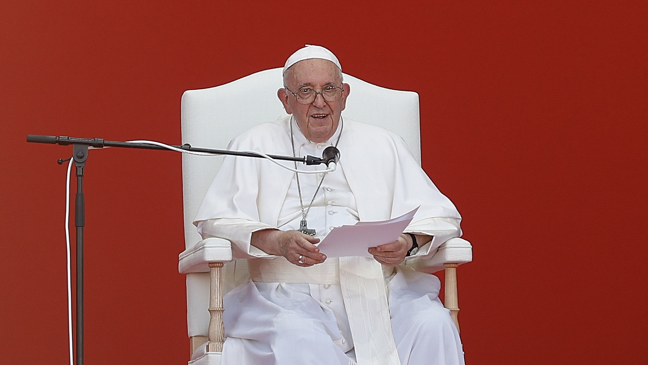 Папата призова по-малко пари да се харчат за военни цели, за да има повече средства за хуманитарни каузи