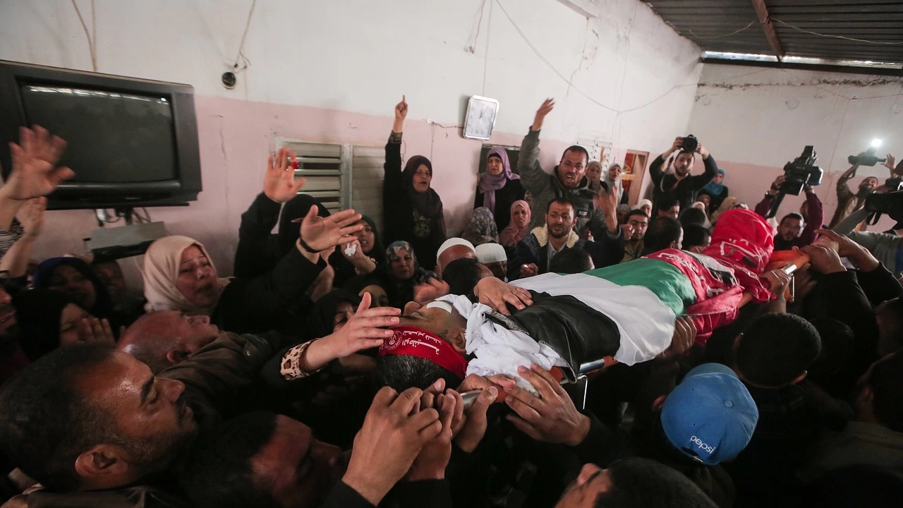Израелските сили застреляха двама палестинци включително 16 годишен младеж при