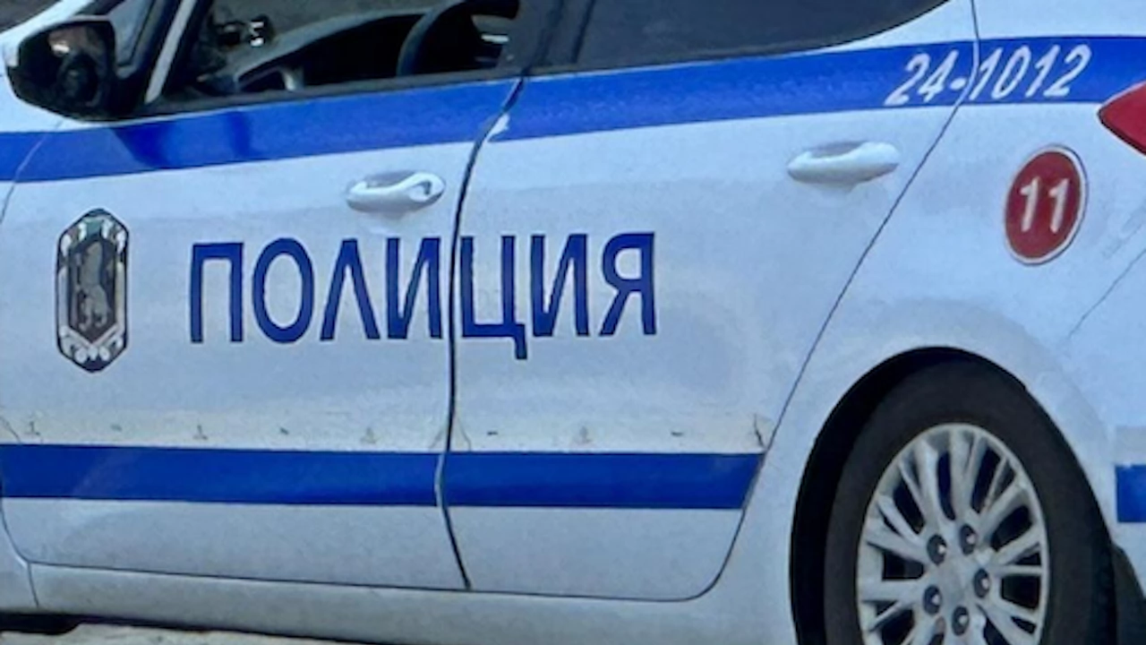 Лек автомобил е самокатастрофирал във Враца като се е блъснал в гаражна клетка