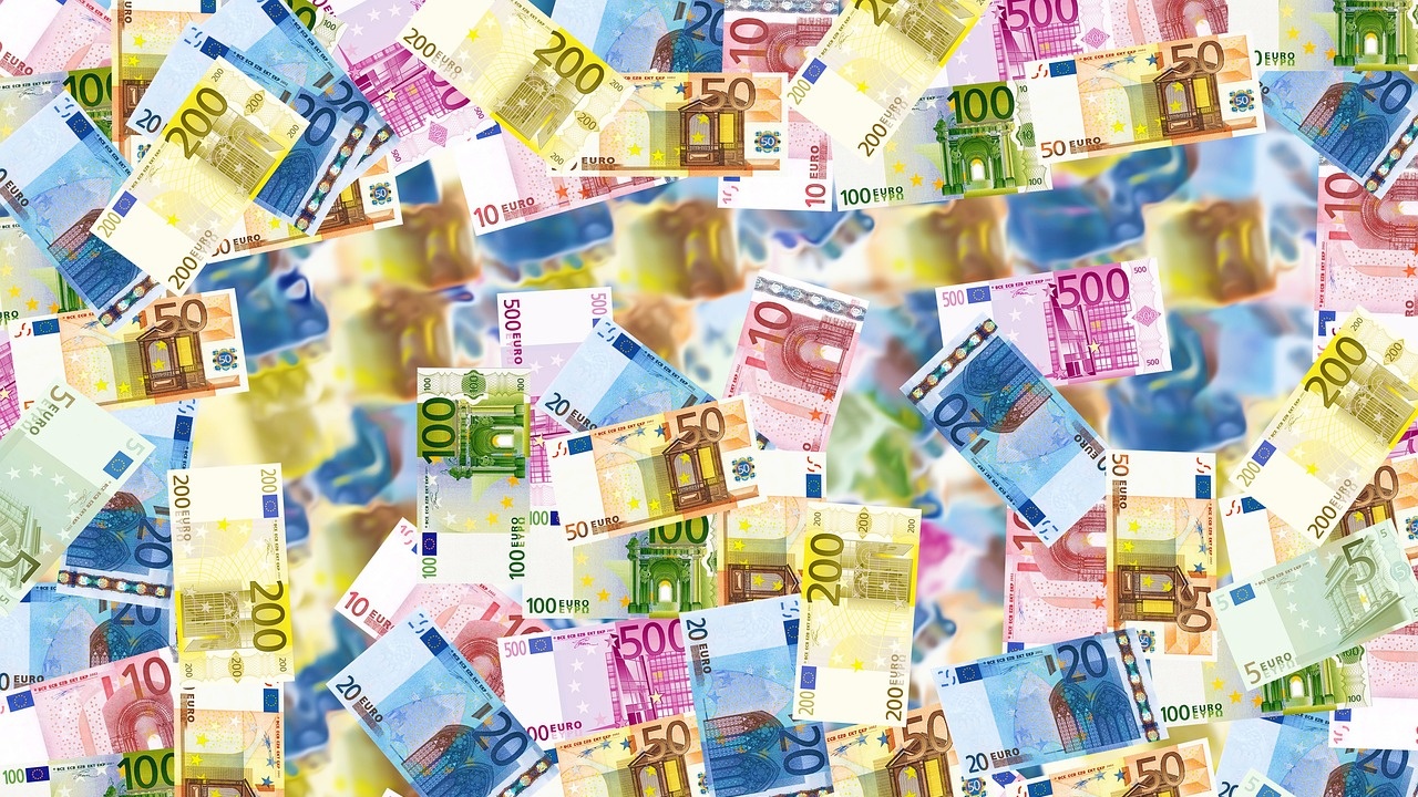 Курсът на еврото днес остава под прага от 1,09 долара,