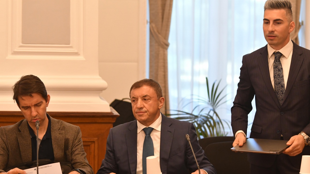 Уговаряна ли е среща между Алексей Петров и босовете на “Нексо