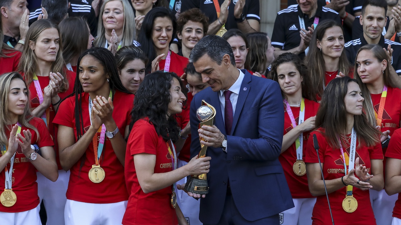 Педро Санчес прие световните шампионки по футбол: Това ще бъде векът на жените