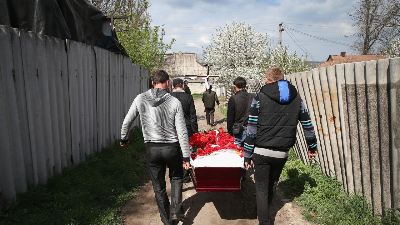 Похоронили начало. Могилы погибших на Украине украинцев. Похороны украинских детей.