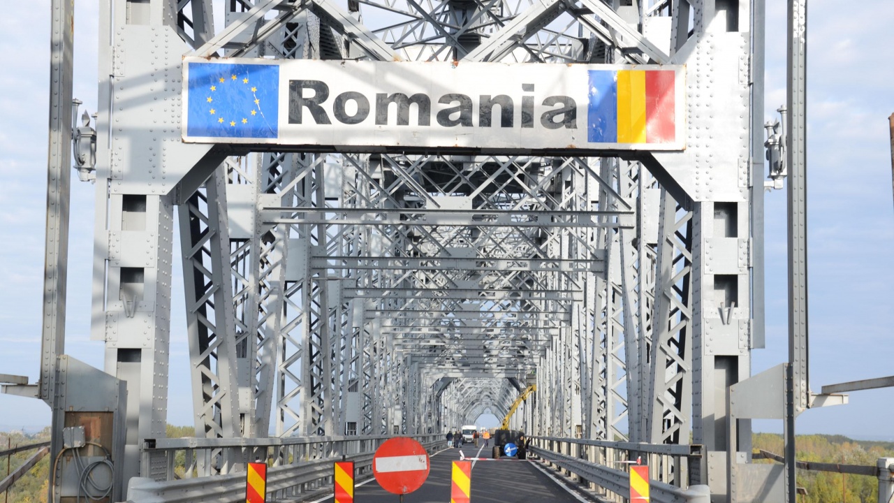 Възобновиха движението за леки автомобили по Дунав мост