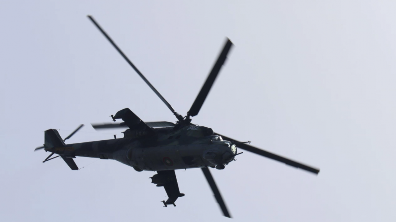 Вертолет на ВВС се включи в гасенето на  пожарите в Област Хасково
