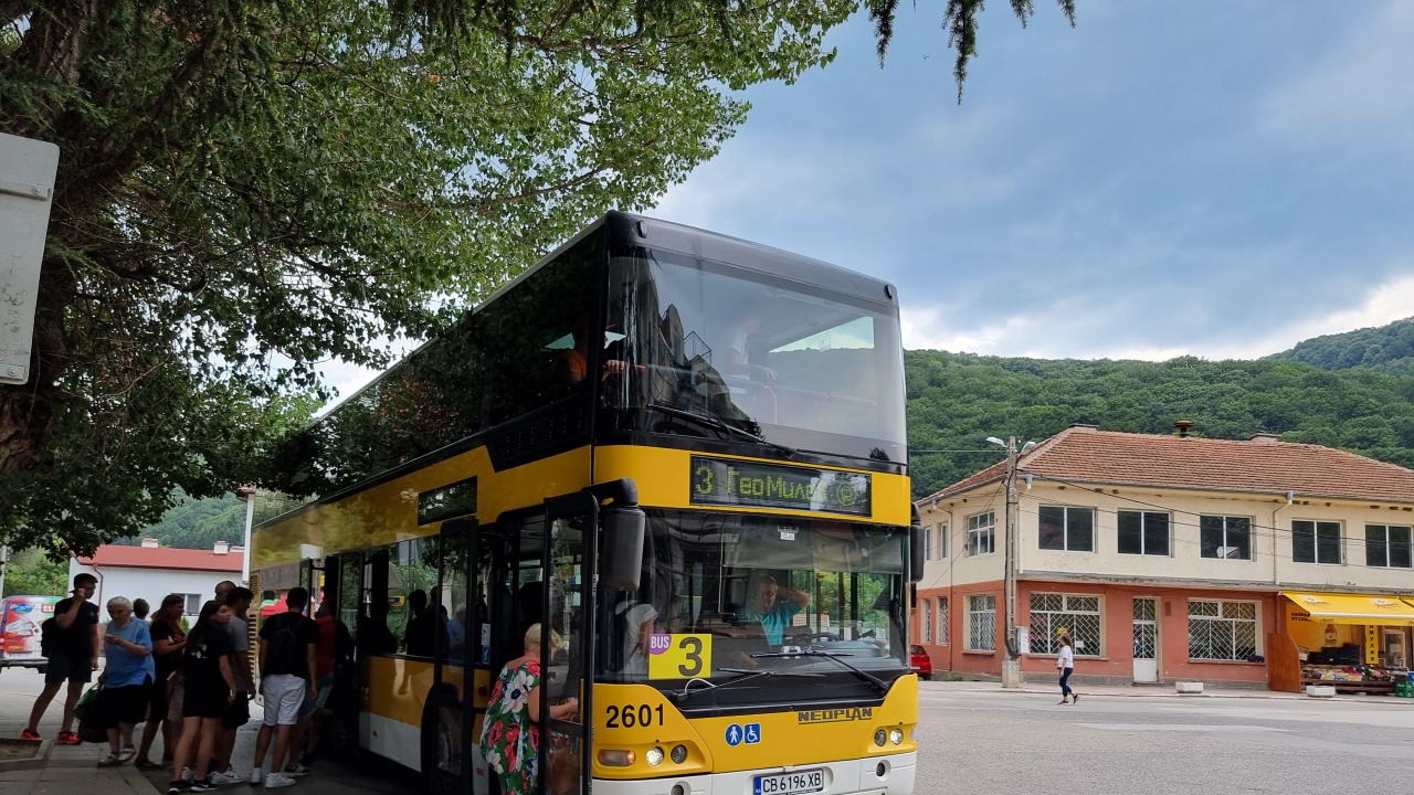 Три дни в седмицата: Целодневни курсове до село Долни Пасарел с двуетажен автобус