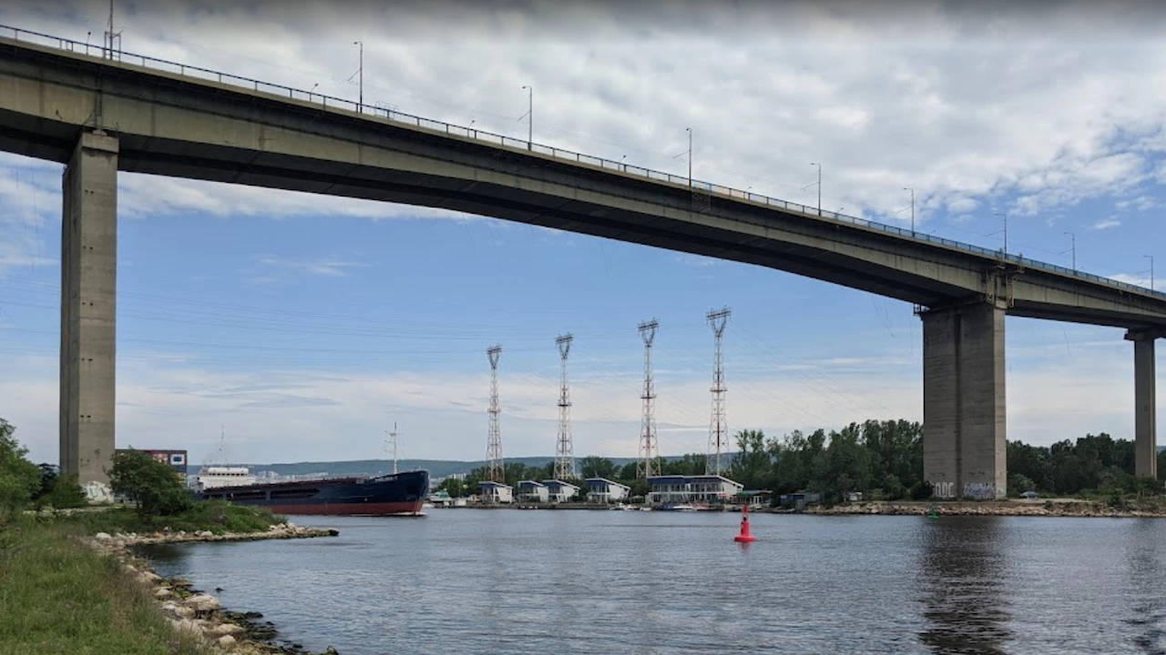 Трагедия във Варна  Мъж скочи от Аспаруховия мост във Варна и бе открит