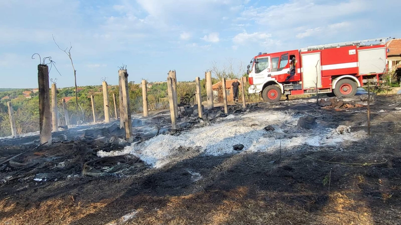 Овладян е пожарът край Свиленград предава Нова телевизия  
Борбата с пламъците