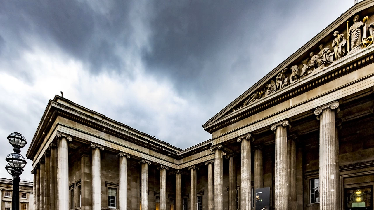 Близо 2000 артефакта от Британския музей в Лондон вероятно са