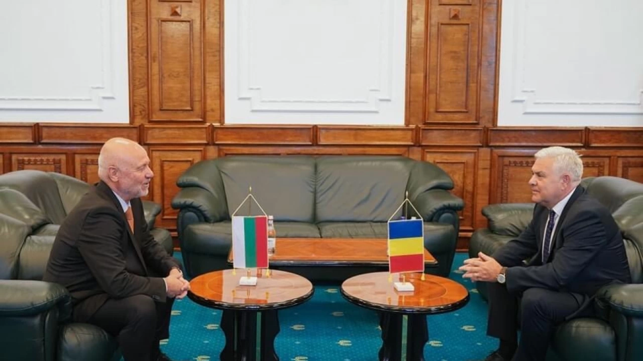 На 22 август министърът на отбраната се срещна с румънския