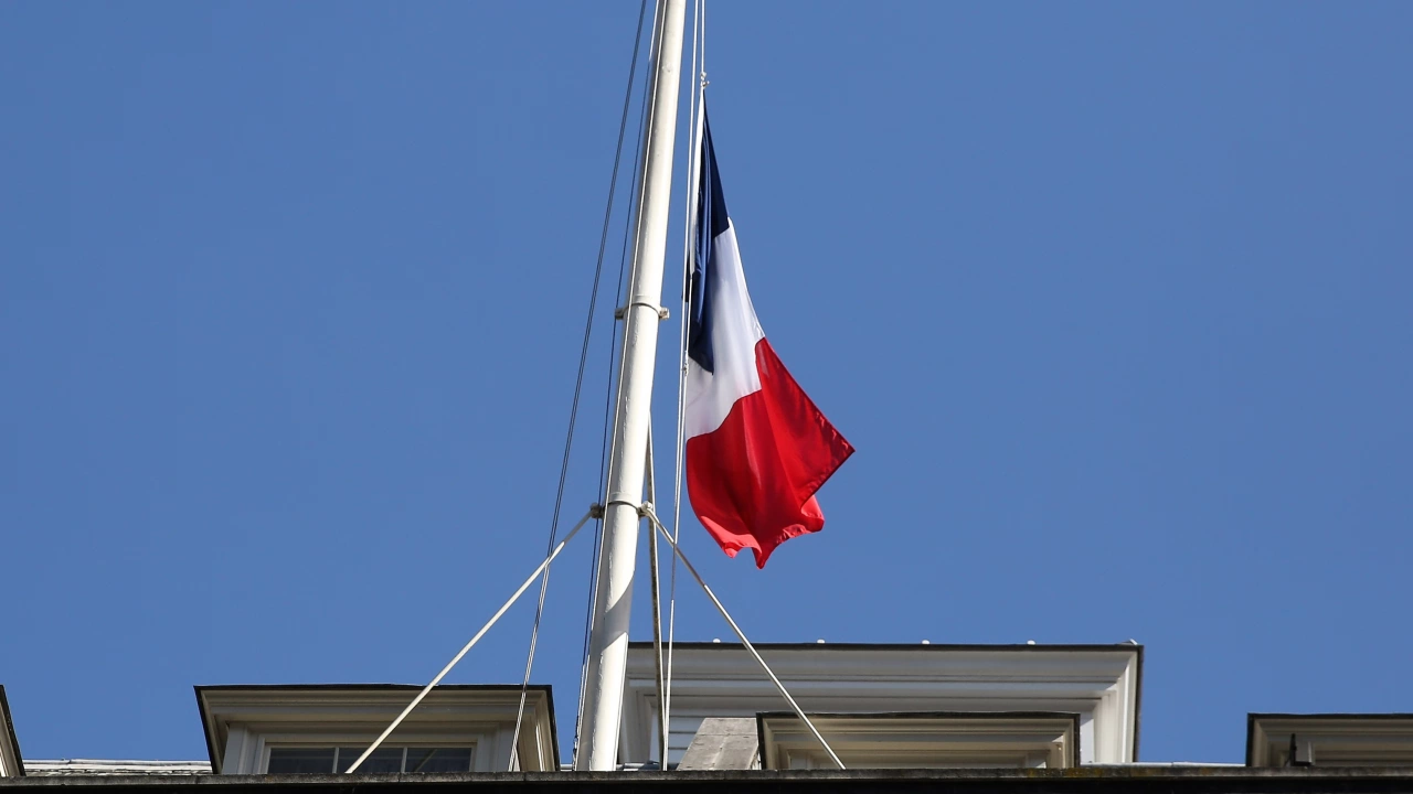 Френският генерален щаб отрече днес твърденията че Париж е поискал