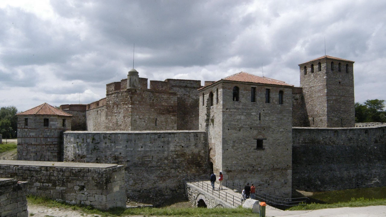 За срутване на част от крепостната стена на  Баба Вида която е паметник на културата