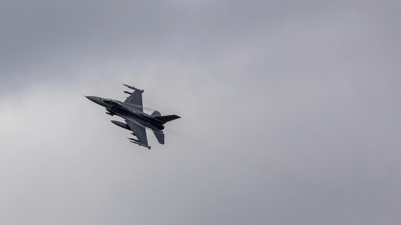 Норвегия е решила да дари на Украйна бойни самолети Ф 16