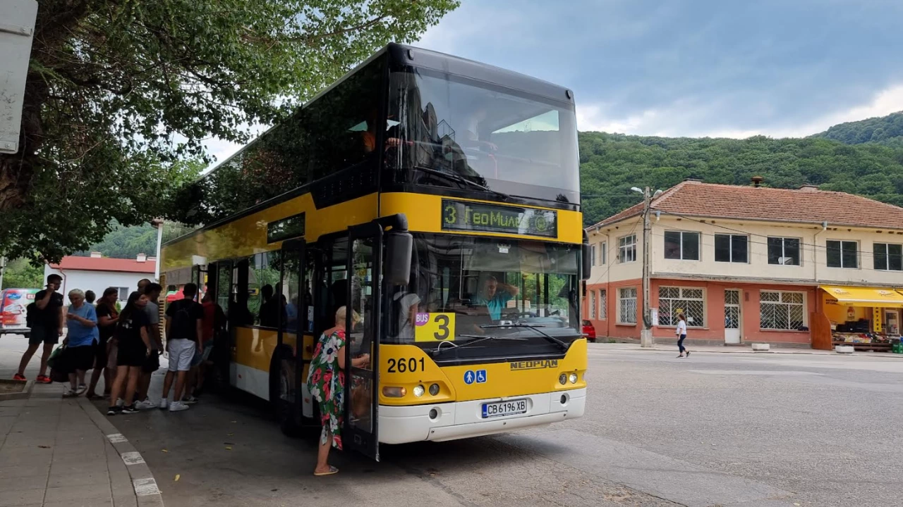 Общо 575 таксувани пътници е превозил двуетажният автобус който бе