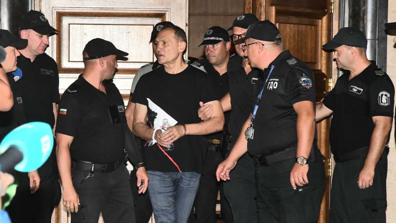 Журналистът Огнян Стефанов: Няма следи за обща фирма на Божков с ...