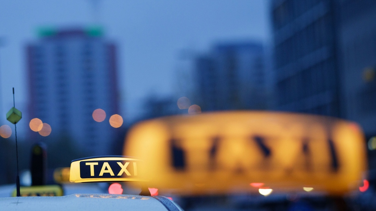 Полицията в Кюстендил спипа таксиджийка, обслужвала клиенти след употреба на