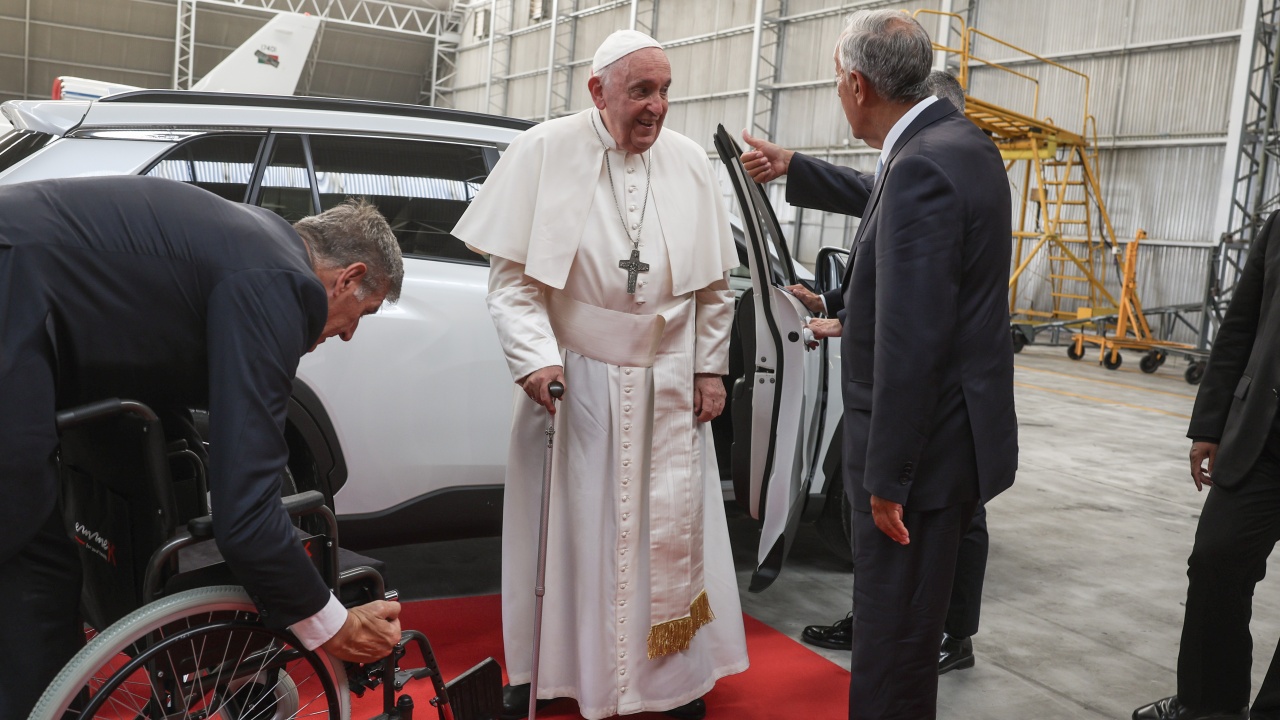 Военни почести за папата: Втори ден от посещението а Франциск в Улан Батор