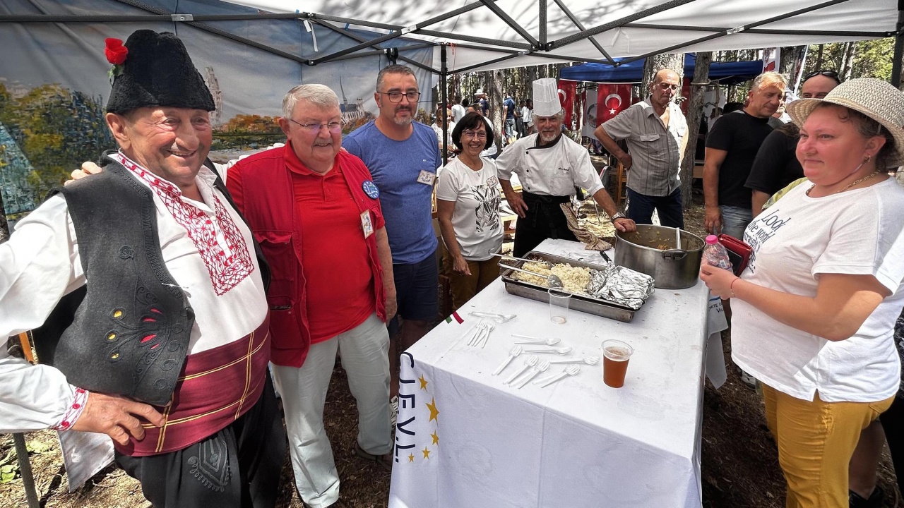 Десетки приготвяха ястия на фестивала “Културното наследство на Тракия”