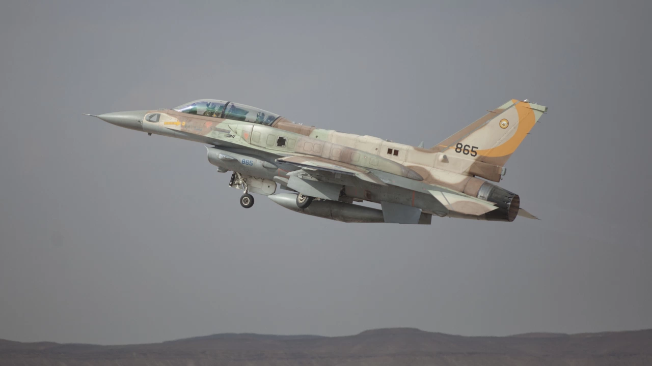 Израелска въздушна агресия извади от строя международното летище в северния