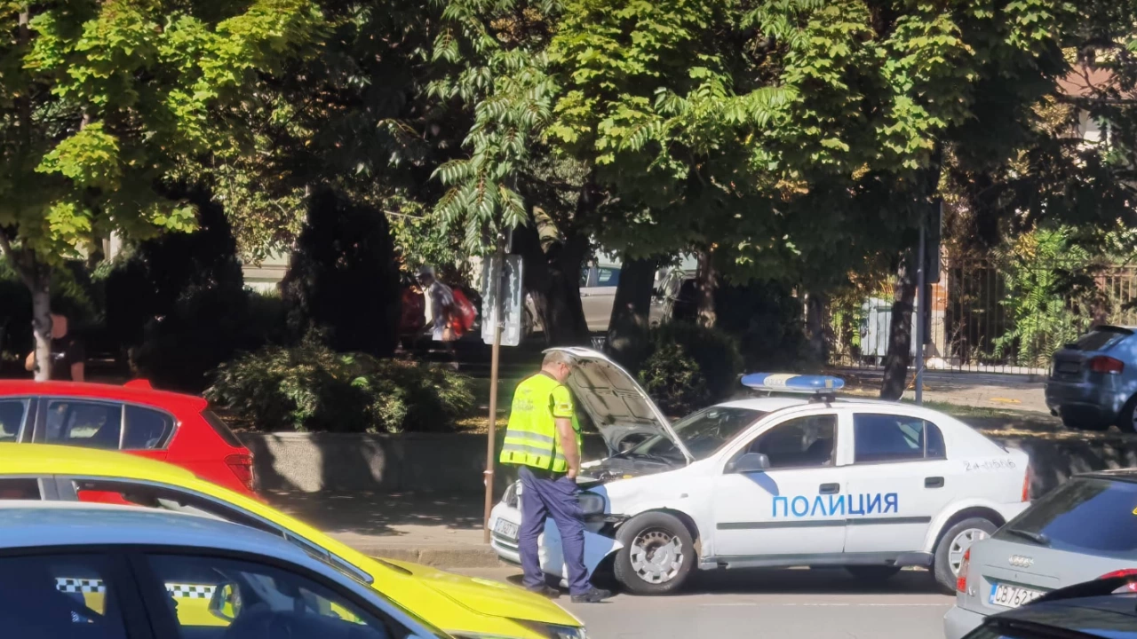 Кола блъсна патрулка на столичния бул Васил Левски предаде репортер на