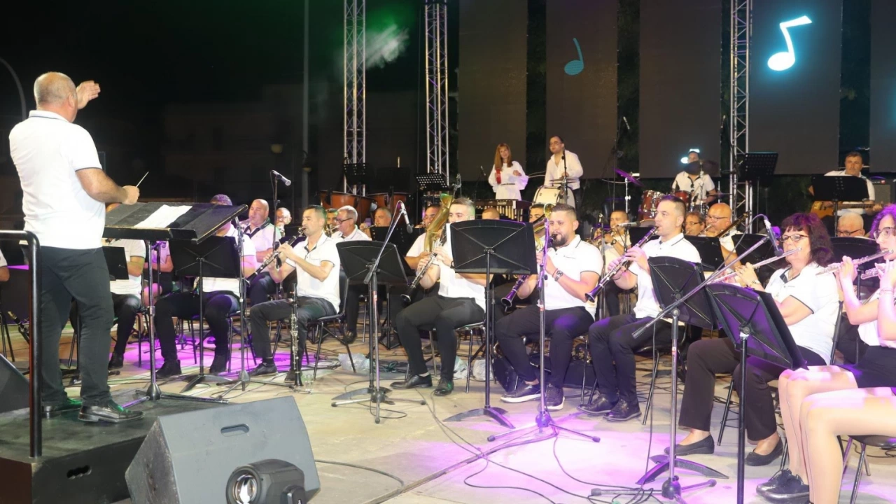 Общинският духов оркестър на Ловеч предизвика фурор в Синдос Гърция