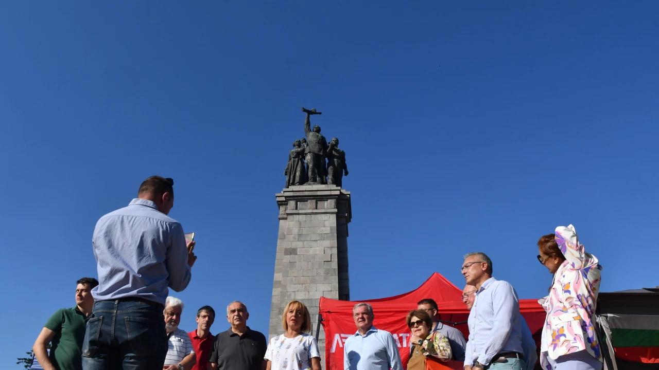 Паметник на Съветската армия освободителка ПСА или Монумент на окупаторската