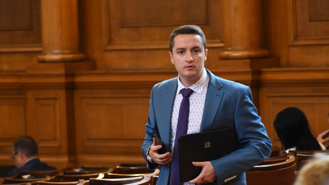 Депутатът от Продължаваме промяната Демократична България Явор Божанков обяви на