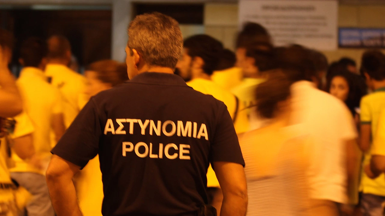 Кипърската полиция арестува 13 души след като по време на