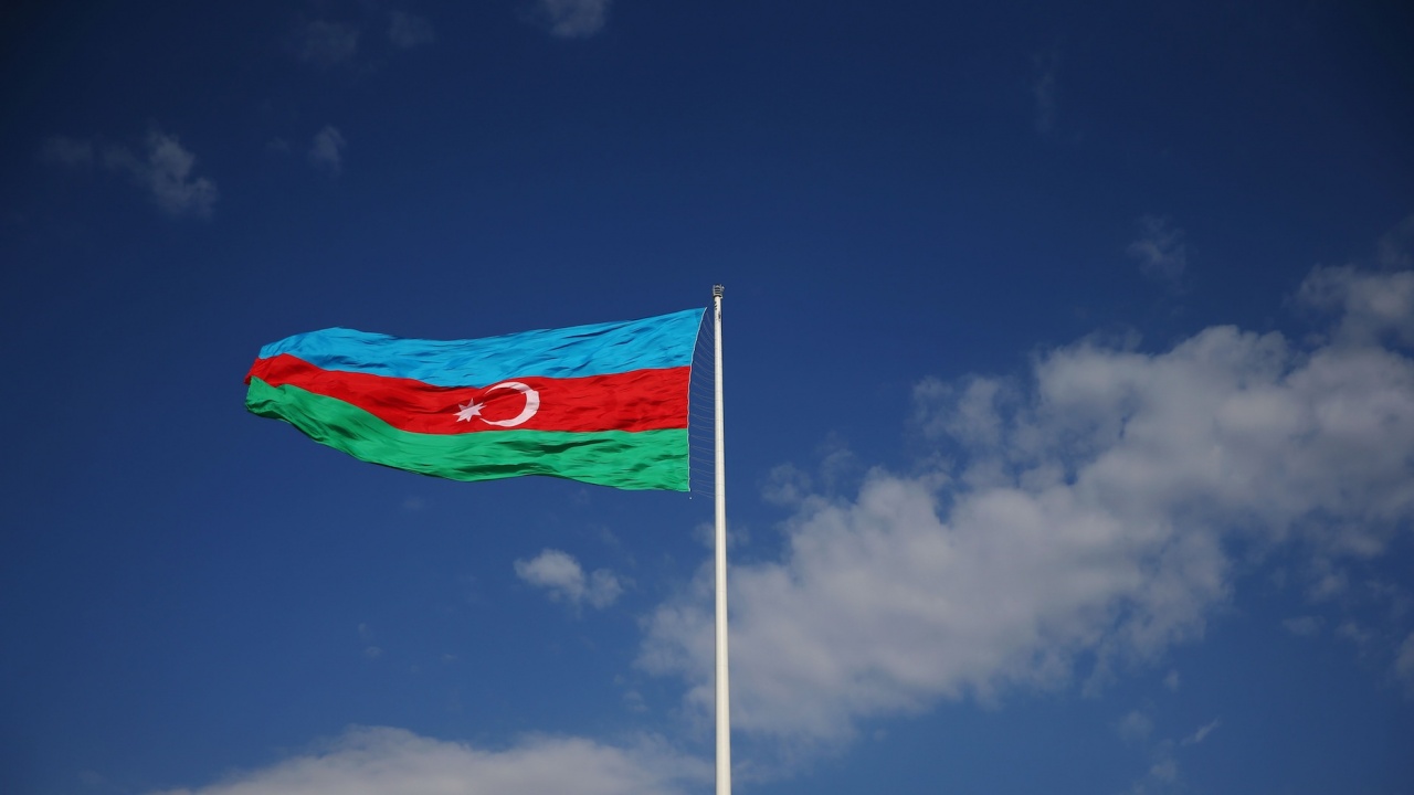 Азербайджан: Не струпваме войски по границата си с Армения