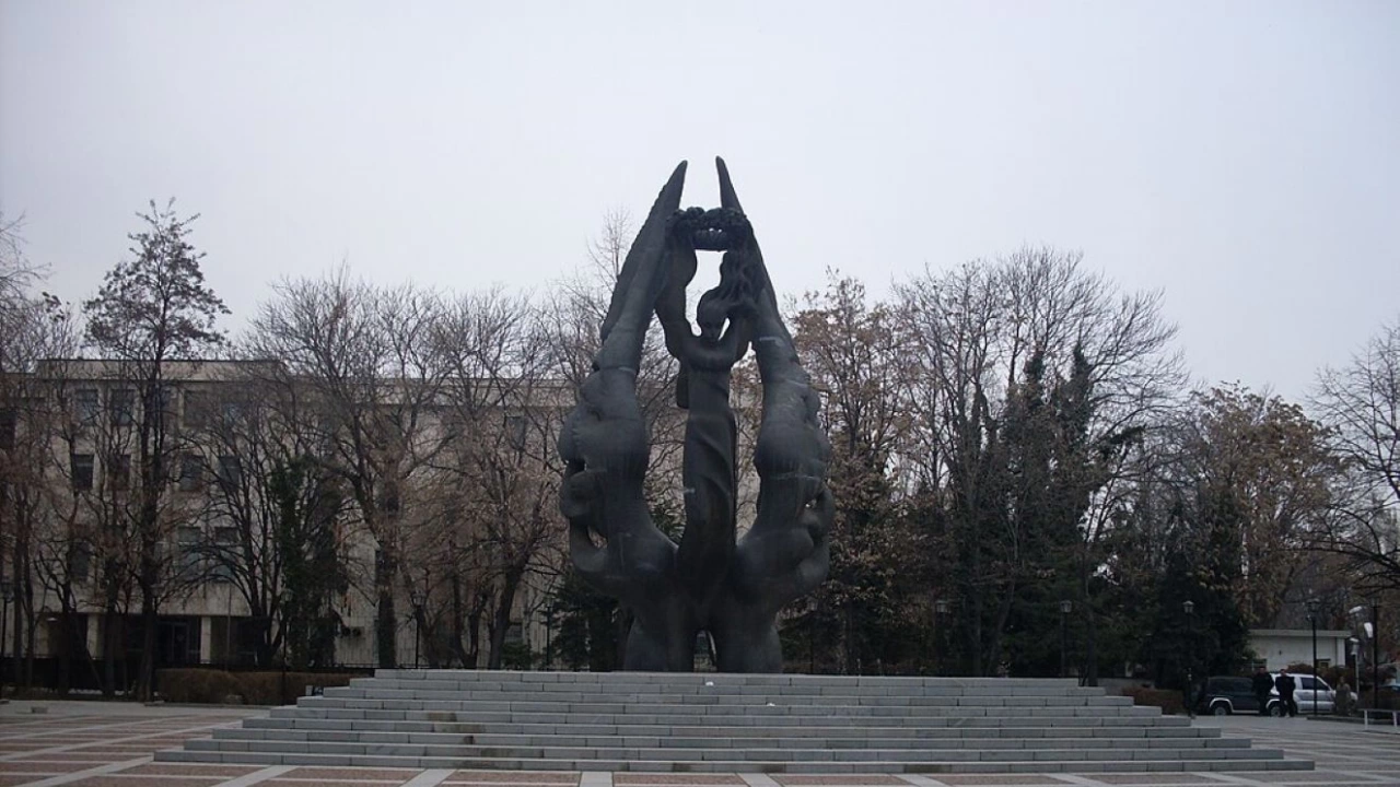 Измиха паметника на Съединението в Пловдив Всяка година в навечерието на