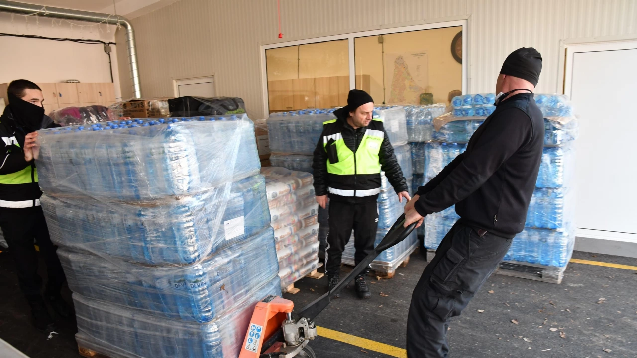 Българският Червен кръст БЧК предоставя 800 семейни хранителни пакети съдържащи