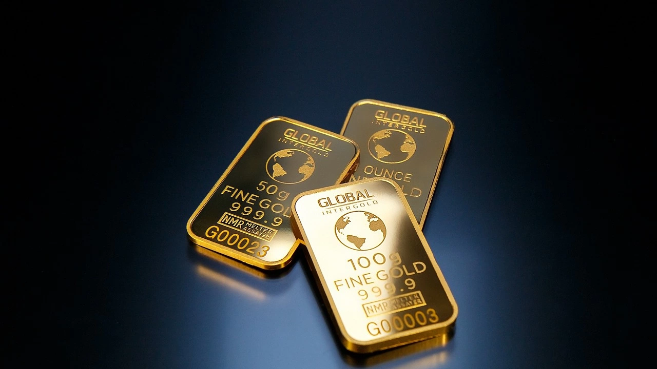 Цената на златото днес се повиши леко докато инвеститорите очакват