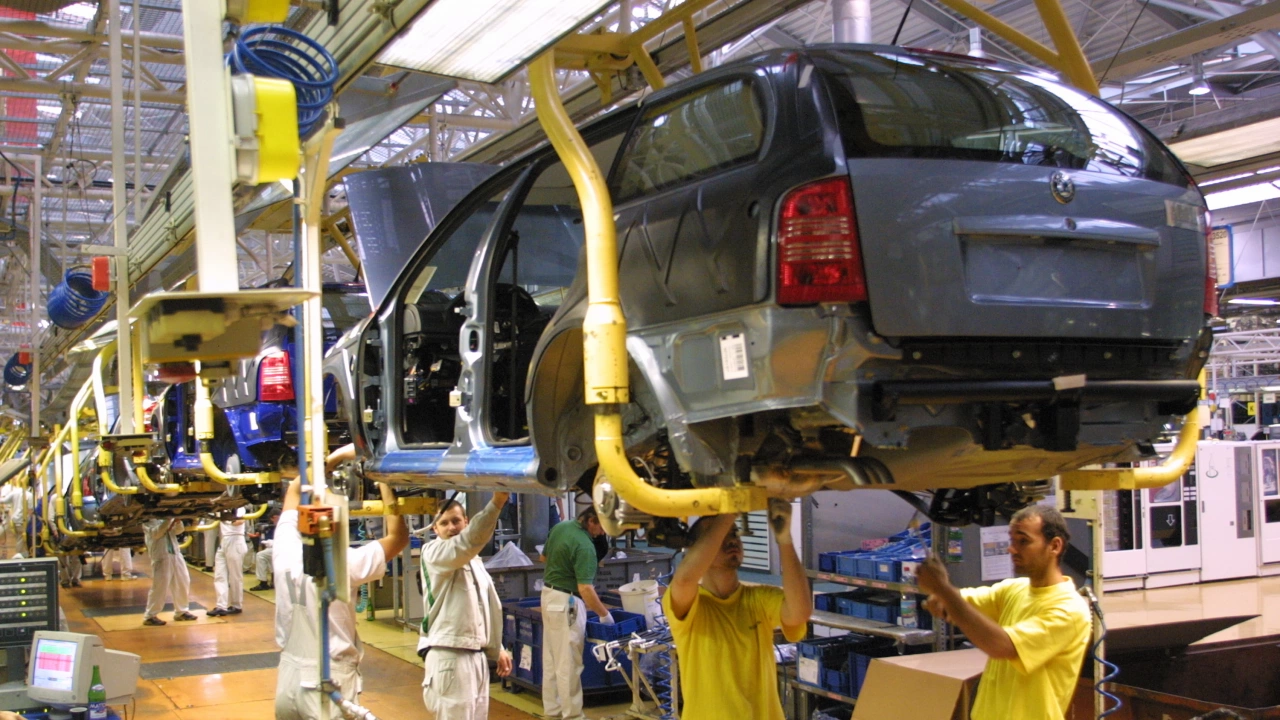 Автомобилното производство ще бъде спряно частично през идната седмица в