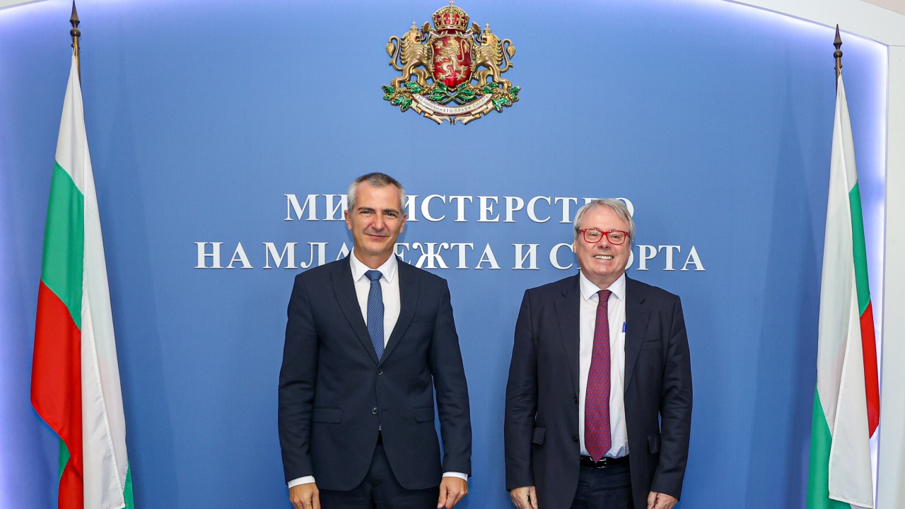 Министър Димитър Илиев се срещна с посланика на Франция Жоел Мейер