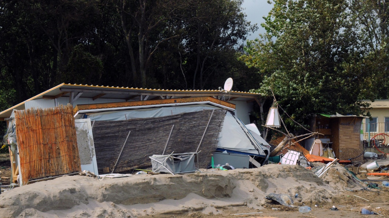 Екип от географи заснемат пострадалите места след потопа в Царево
