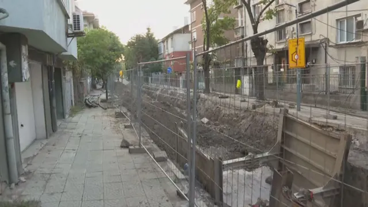 Разкопана улица и непоносима миризма тормозят жители на Пловдив