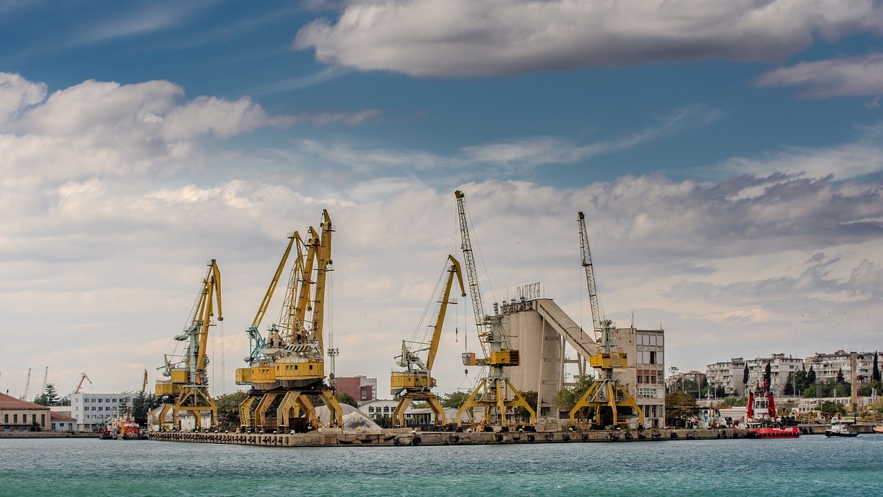 Значението на частния пристанищен оператор БМФ Порт Бургас“ е все
