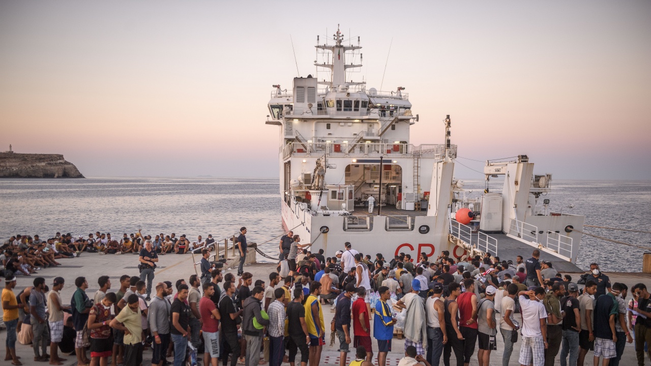 Кметът на Лампедуза заяви днес, че броят на мигрантите, пристигащи
