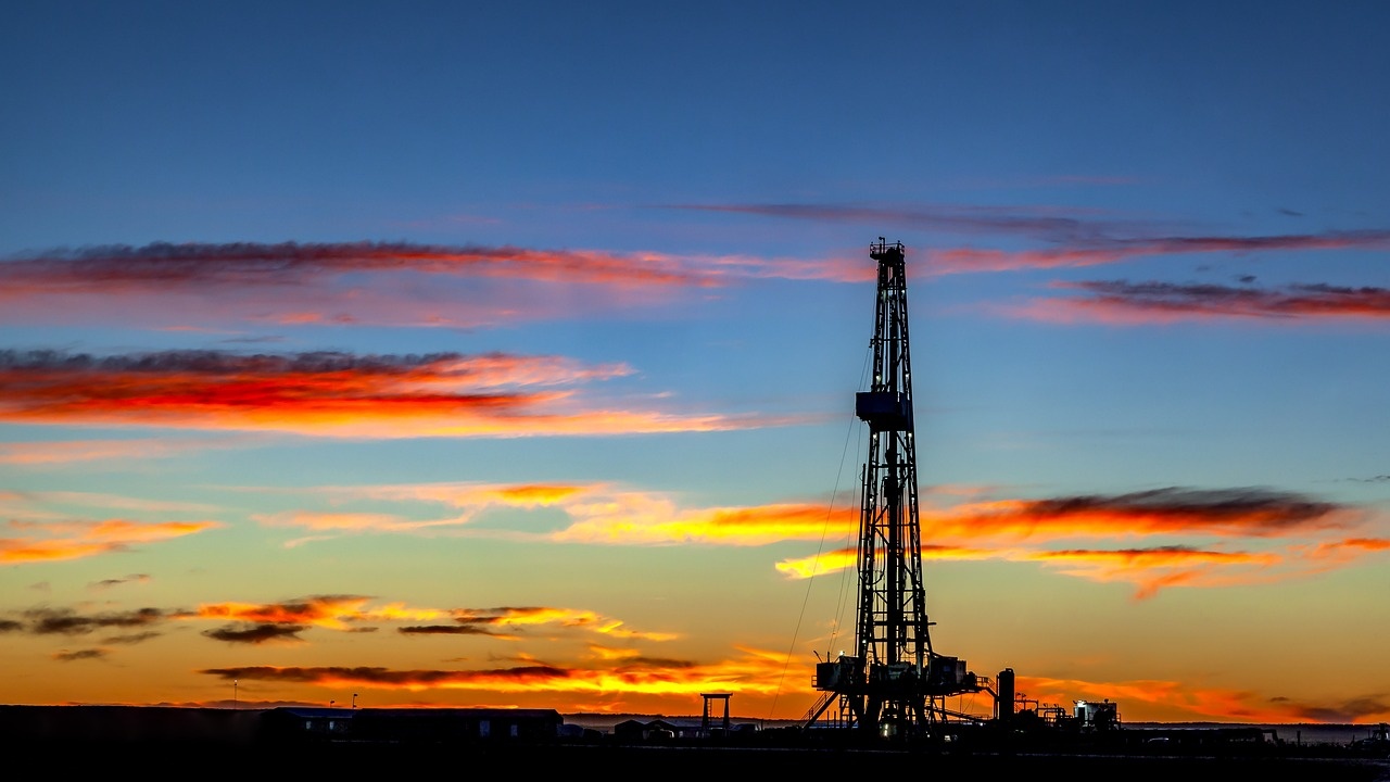 Петролът на ОПЕК бавно пълзи към 100 долара за барел