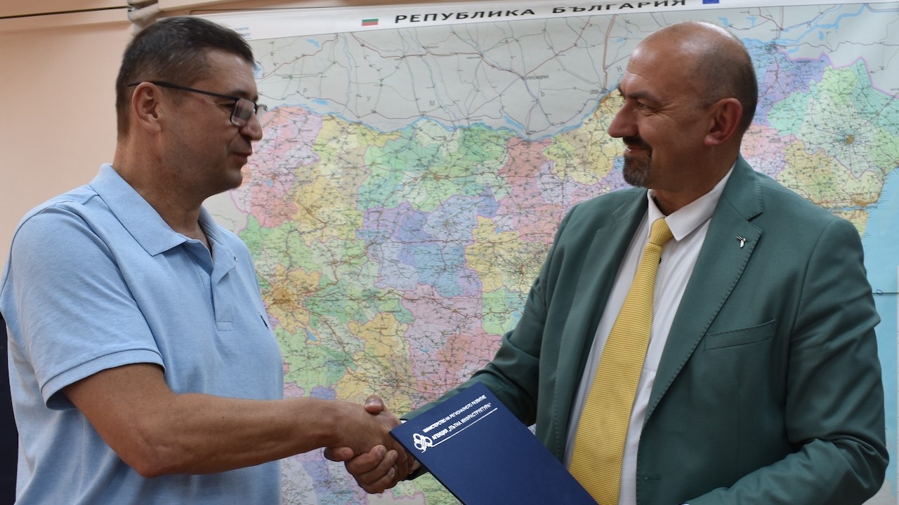АПИ и „Тол България“ ЕООД сключиха договор за електронно събиране на пътни такси