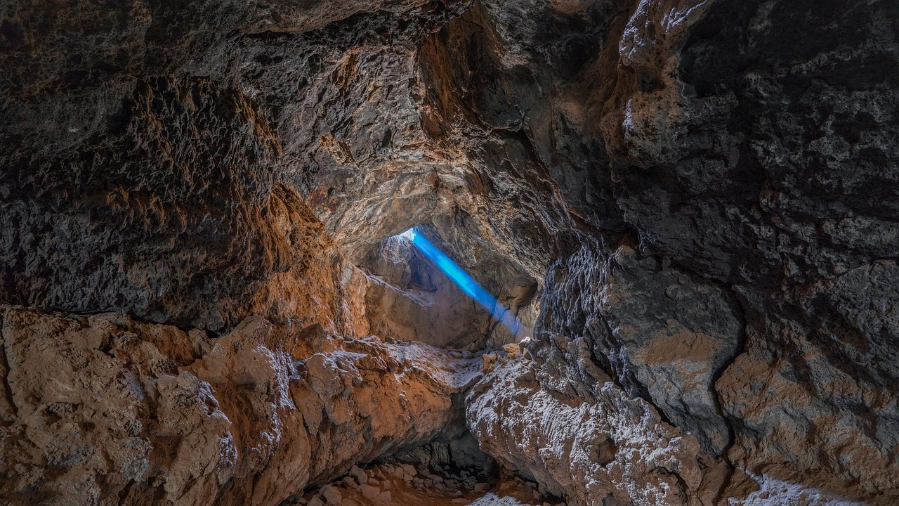 Спасители извадиха от третата по дълбочина пещера в Турция тежко