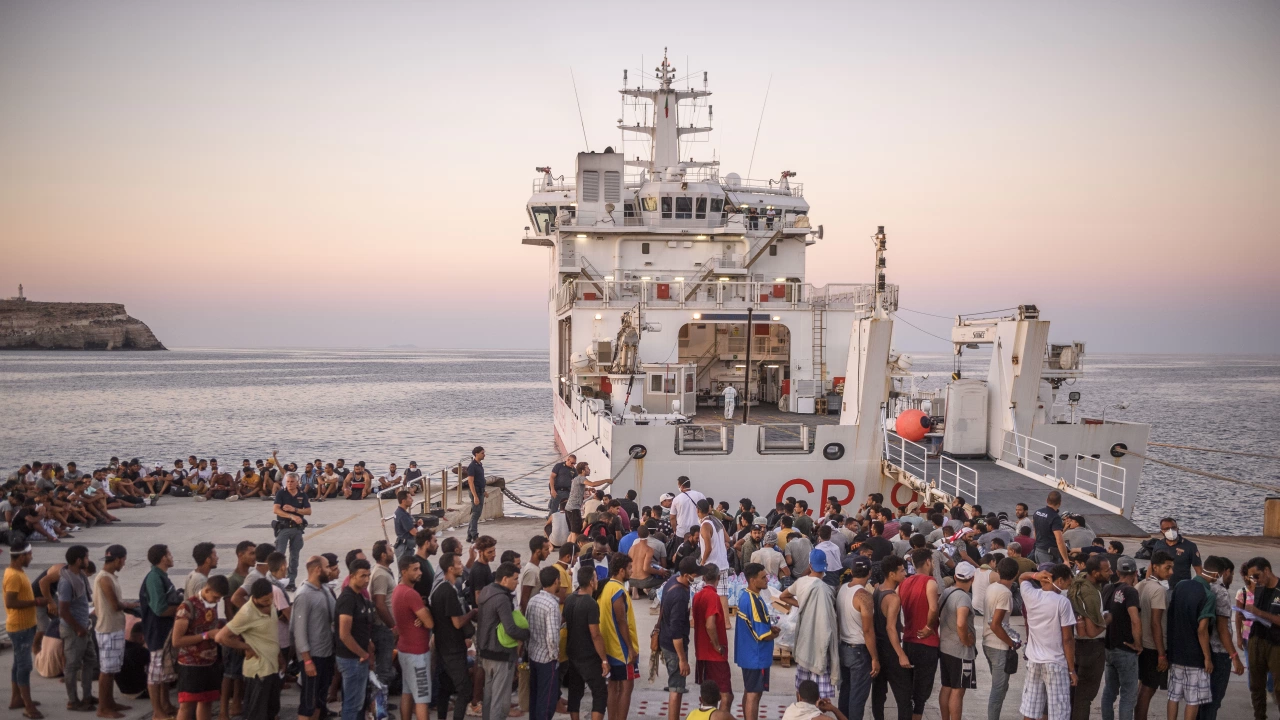 Кметът на Лампедуза заяви днес че броят на мигрантите пристигащи