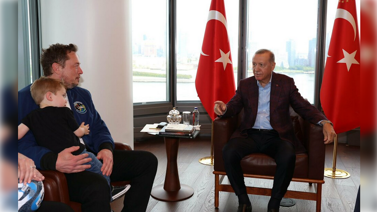 Ердоган подкани Мъск да построи завод на „Тесла“ в Турция