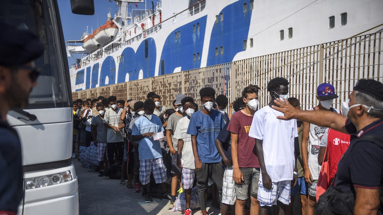Франция отказа да приеме мигранти от Лампедуза