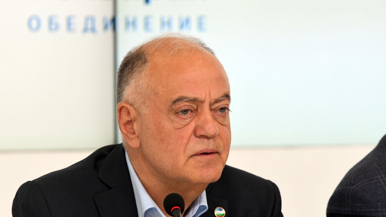 Ген. Атанасов се оттегля като председател на комисията за спецслужбите