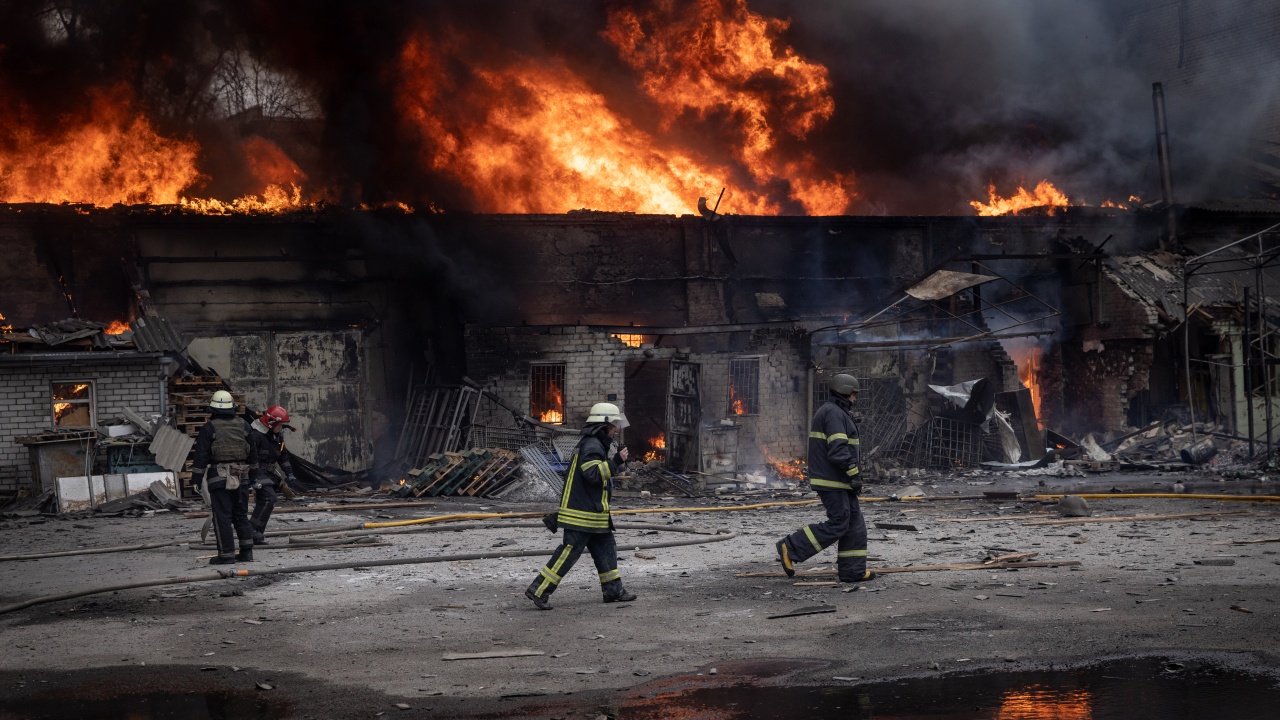 Рафинерия в украинския град Кременчук е поразена при руско нападение с дрон
