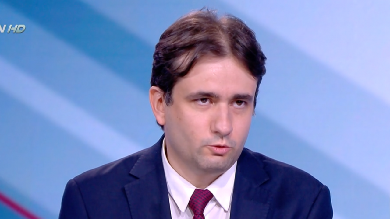 Божидар Божанов (ПП-ДБ): Трудовите книжки ще отпаднат, но ги пазете, ако имате стаж преди 1997 г. или 2 000 г.!